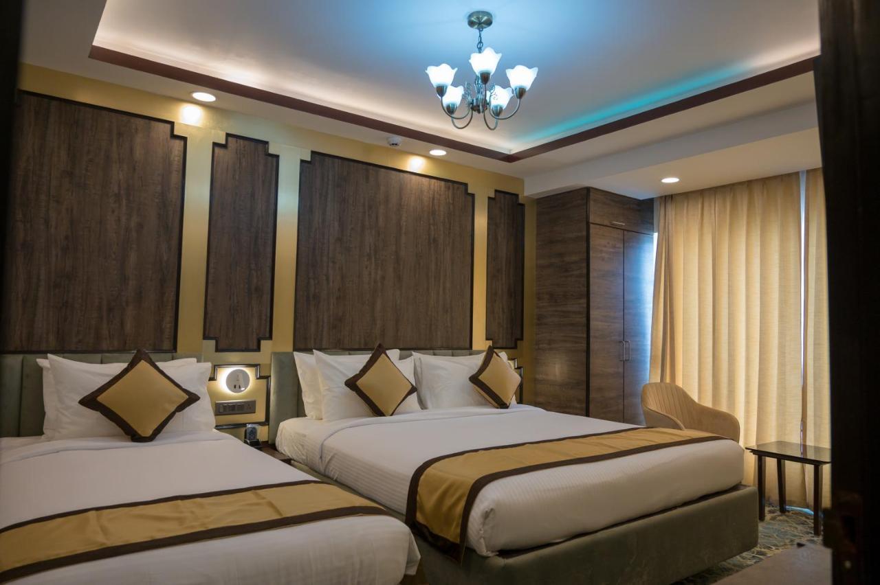 Golden Retreat Hotel Baharampur Bagian luar foto