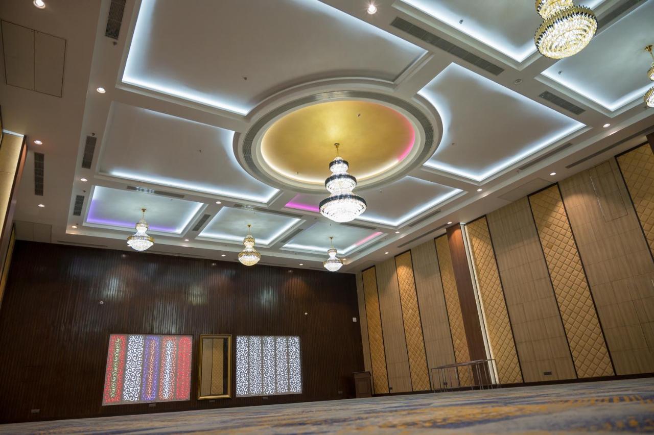 Golden Retreat Hotel Baharampur Bagian luar foto
