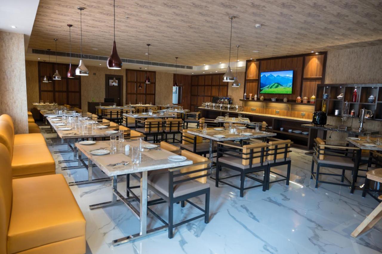 Golden Retreat Hotel Baharampur Bagian luar foto