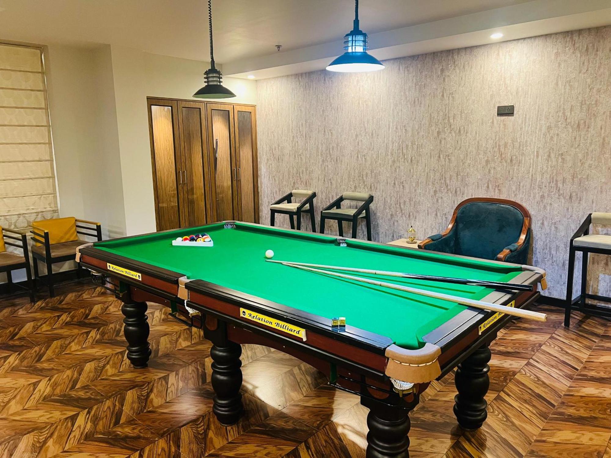 Golden Retreat Hotel Baharampur Bagian luar foto