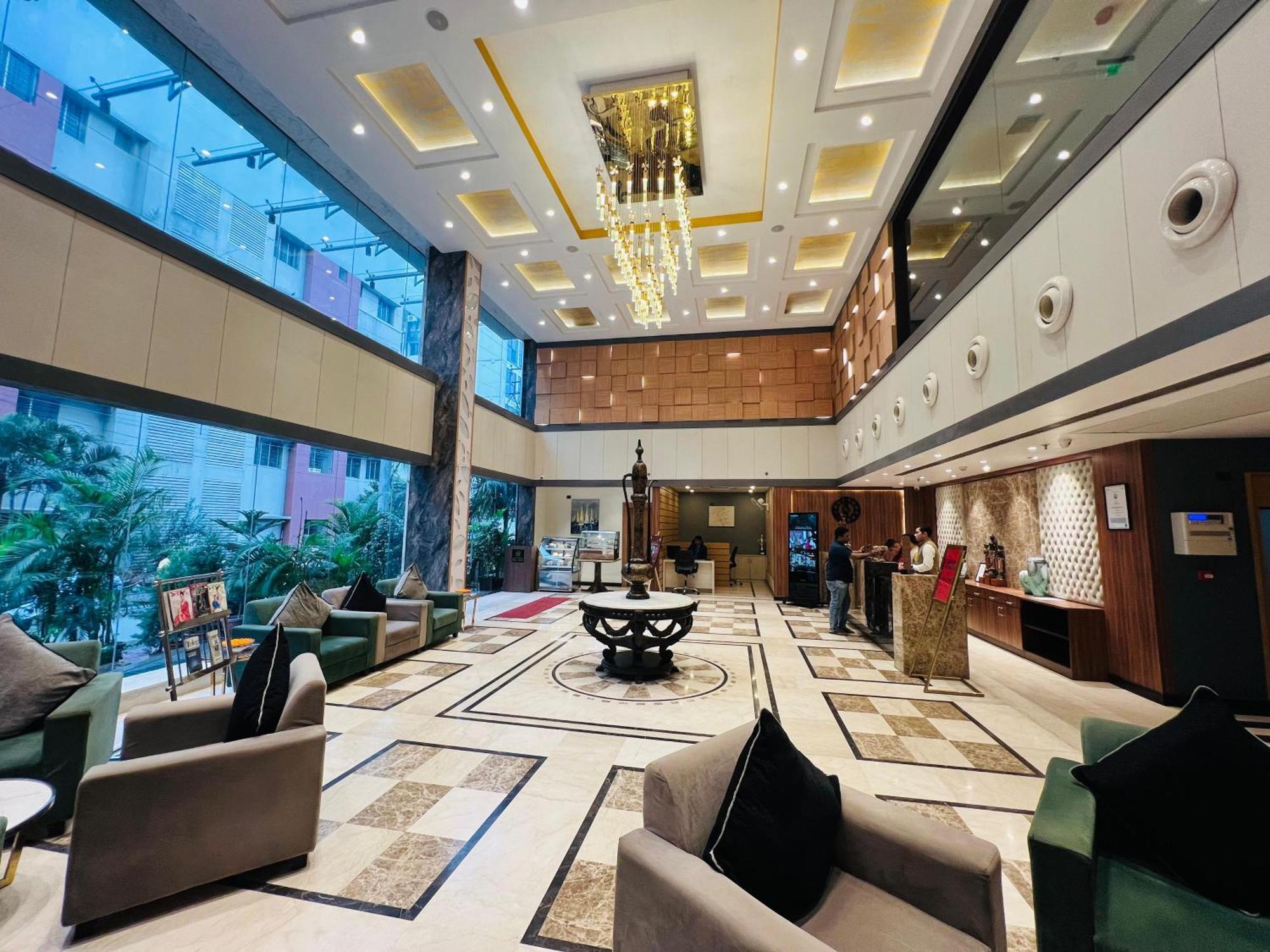 Golden Retreat Hotel Baharampur Bagian luar foto